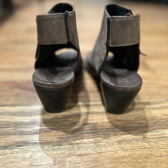 Size 9 Munro Slingbacks - Picture 4 of 5